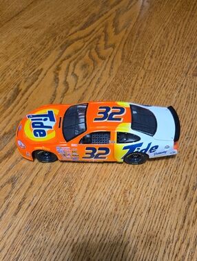 Tide #32 Kids Die-Cast Race Car Toy in Orange and White